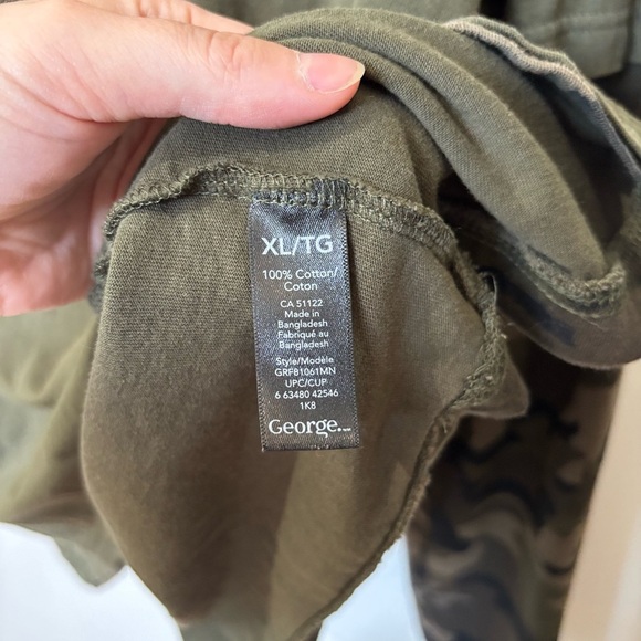 🎉4/30$🎉 George Olive Camo Graphic Long Sleeve - Size XL - Picture 3 of 4